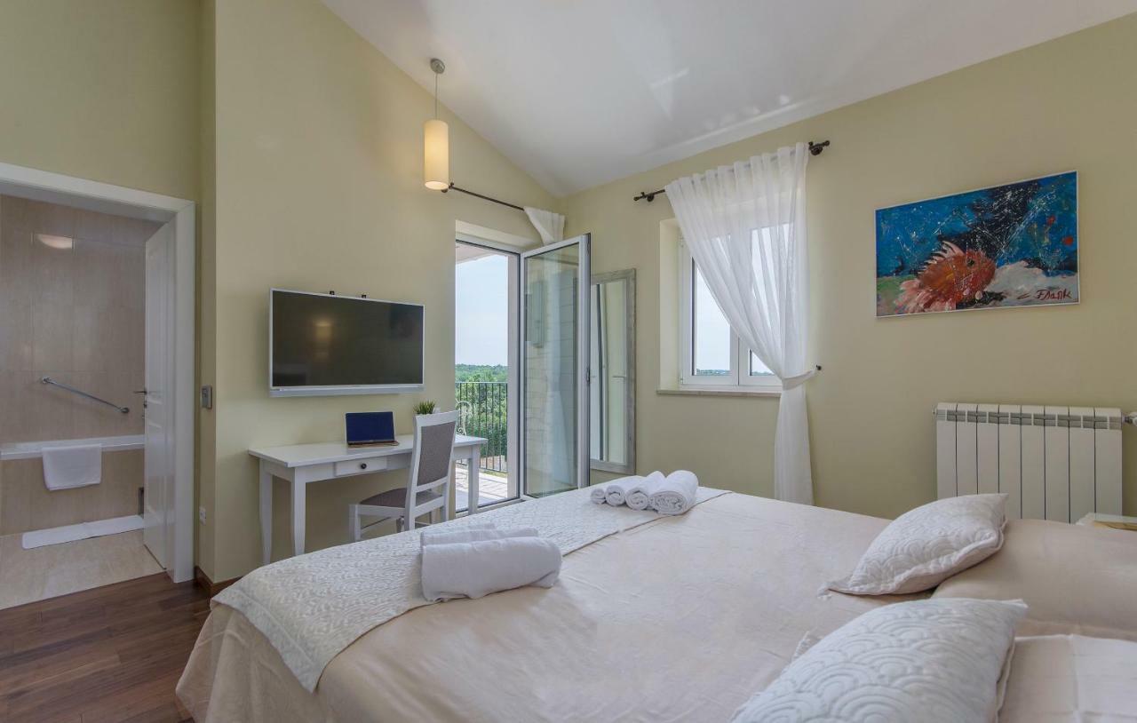 Villa Sterpazzi - Near Porec With Sea View, Private Jacuzzi, Sauna And Pool Višnjan Extérieur photo