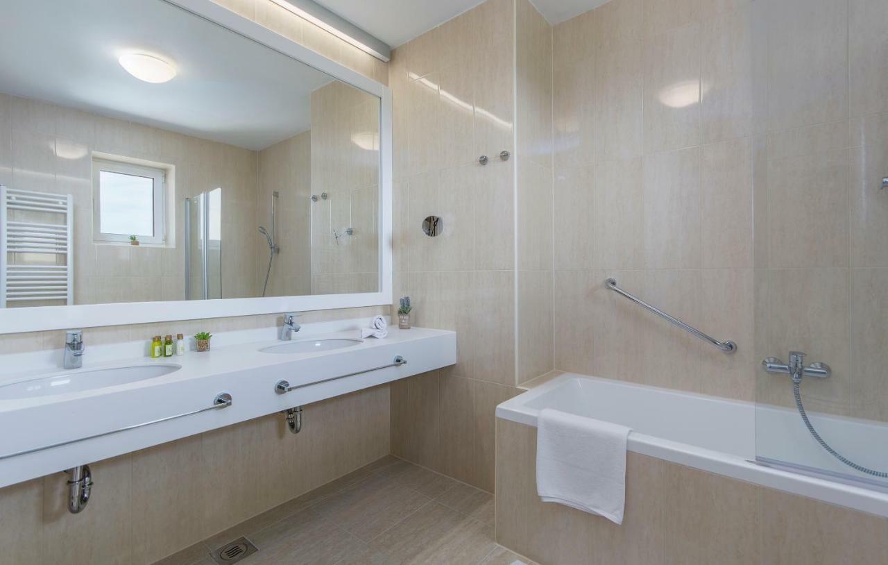 Villa Sterpazzi - Near Porec With Sea View, Private Jacuzzi, Sauna And Pool Višnjan Extérieur photo