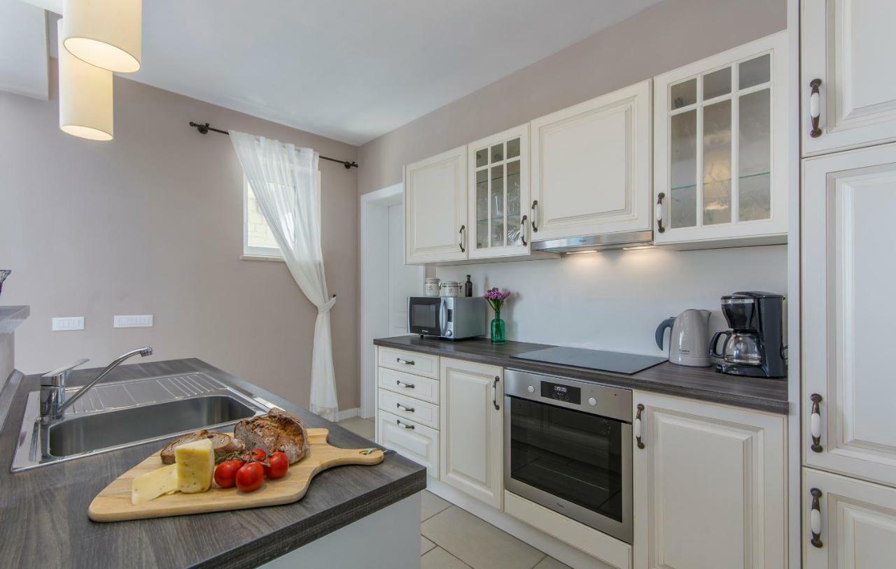 Villa Sterpazzi - Near Porec With Sea View, Private Jacuzzi, Sauna And Pool Višnjan Extérieur photo