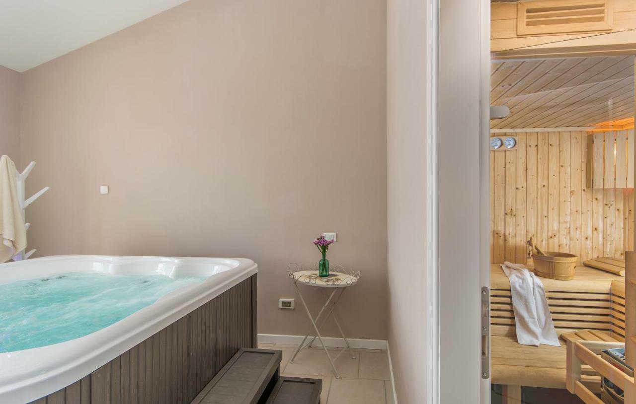 Villa Sterpazzi - Near Porec With Sea View, Private Jacuzzi, Sauna And Pool Višnjan Extérieur photo